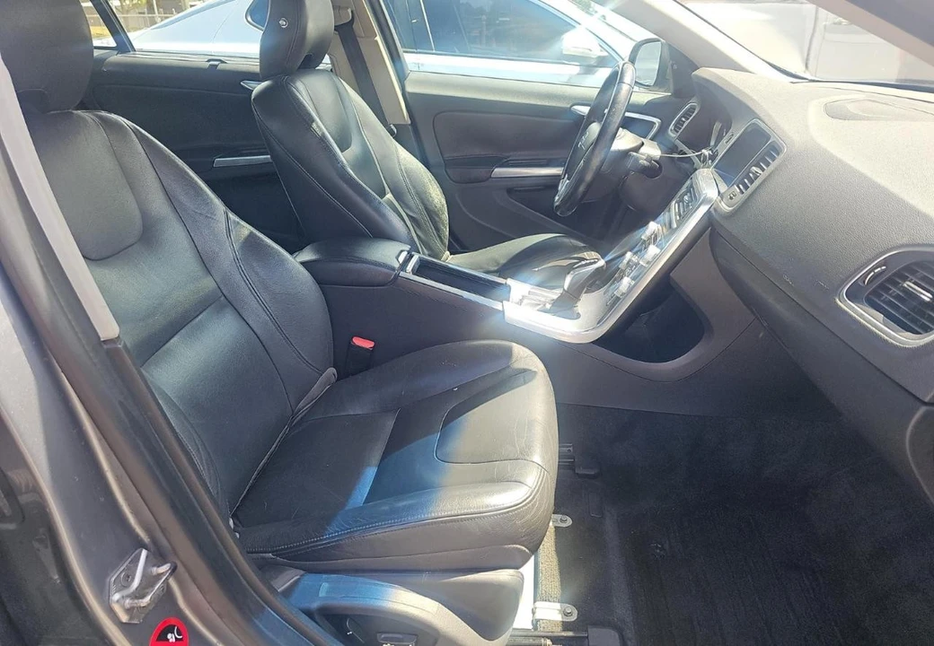 2017 Volvo S60 2nd Gen - Image 11 of 17