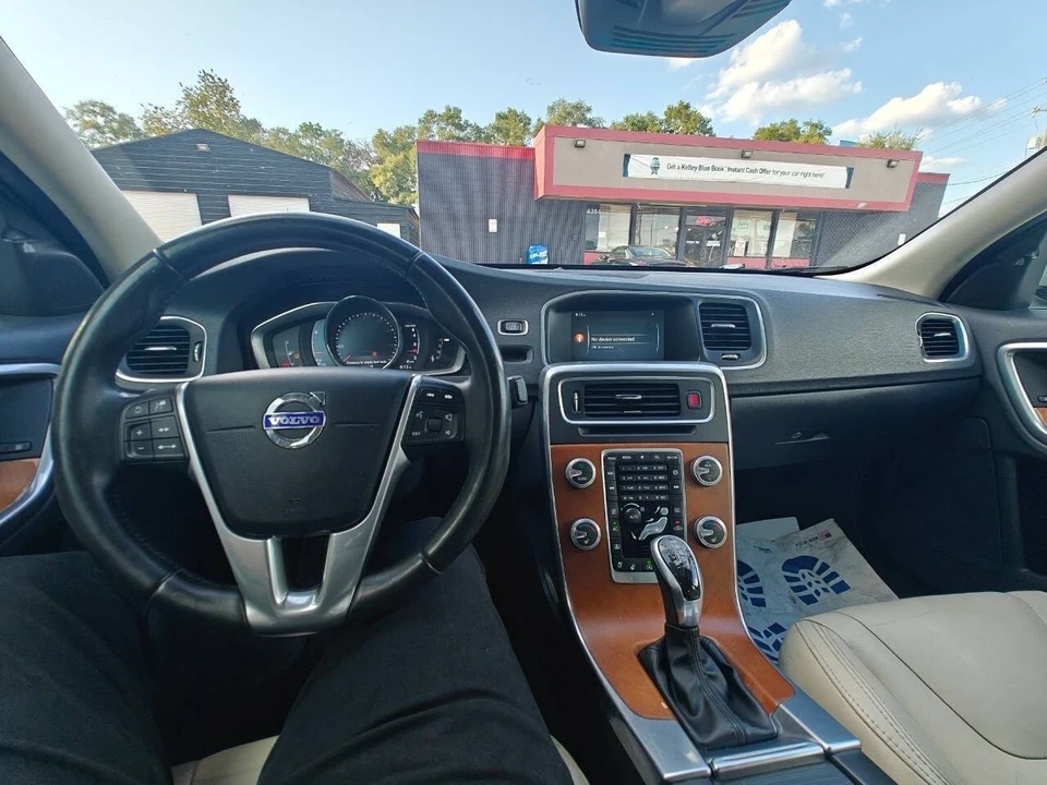 2017 Volvo S60 2nd Gen - Image 13 of 21