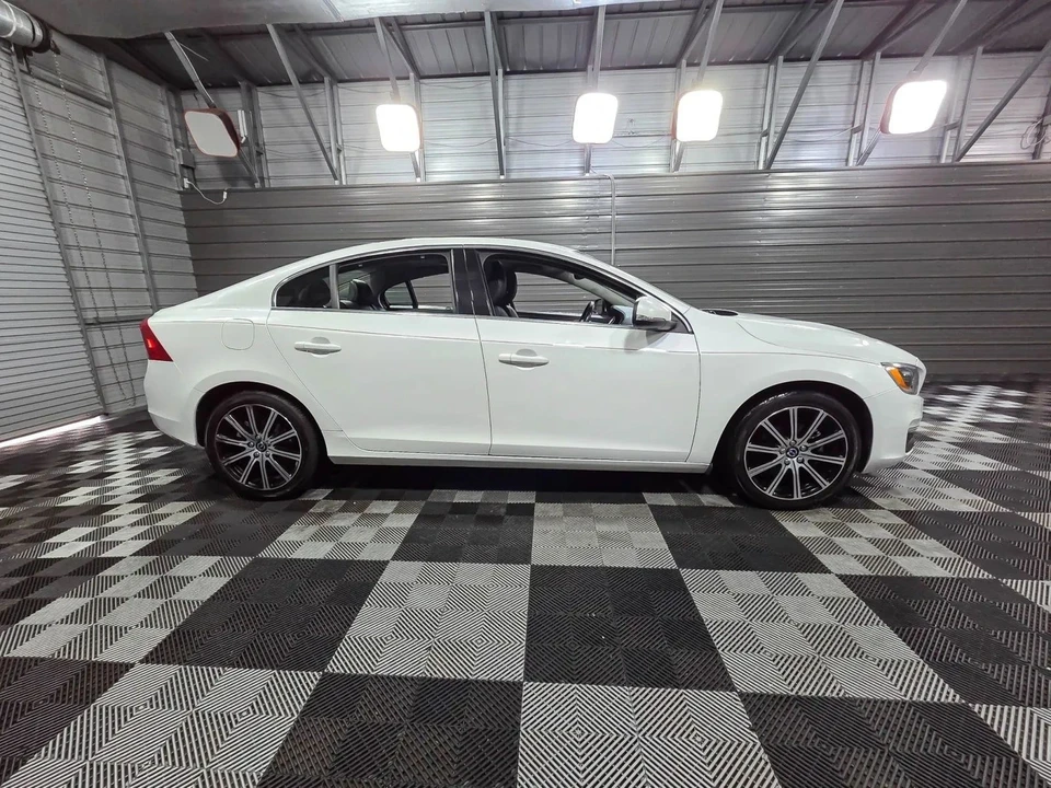 2017 Volvo S60 2nd Gen - Image 9 of 12
