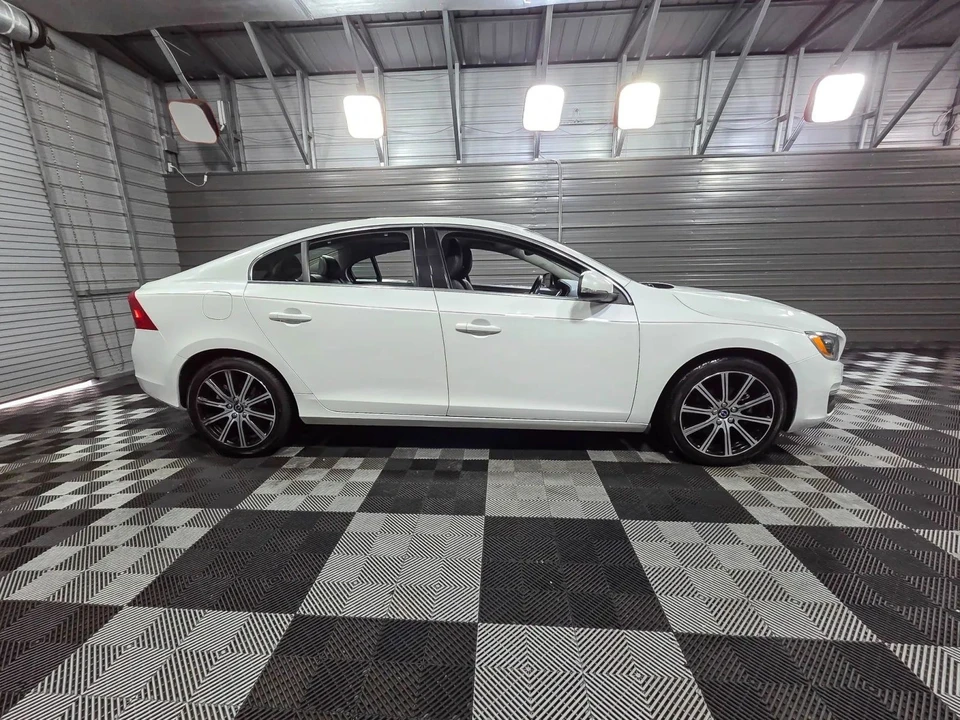 2017 Volvo S60 2nd Gen - Image 9 of 12