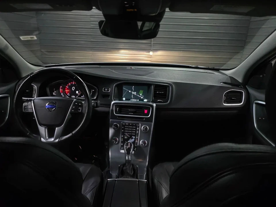 2017 Volvo S60 2nd Gen - Image 11 of 12