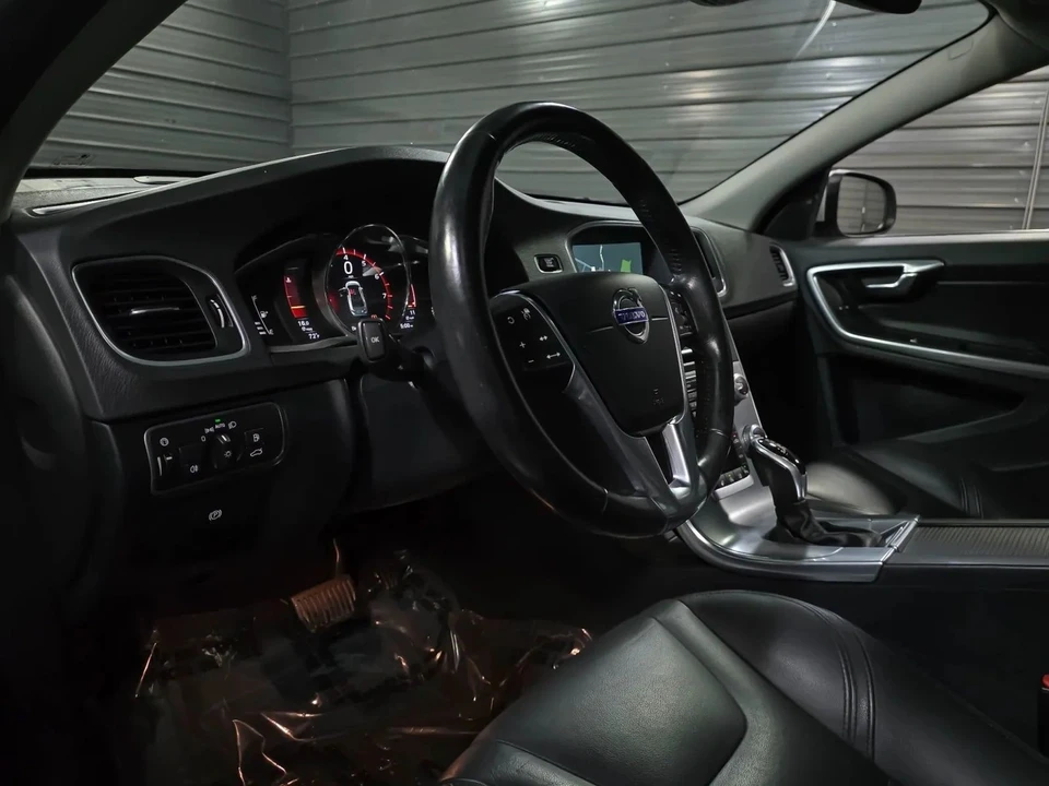 2017 Volvo S60 2nd Gen - Image 10 of 12