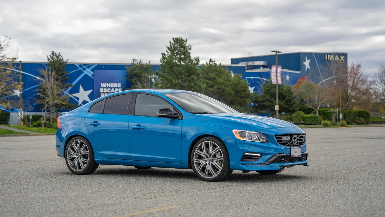 2017 Volvo S60 2nd Gen - Image 17 of 31