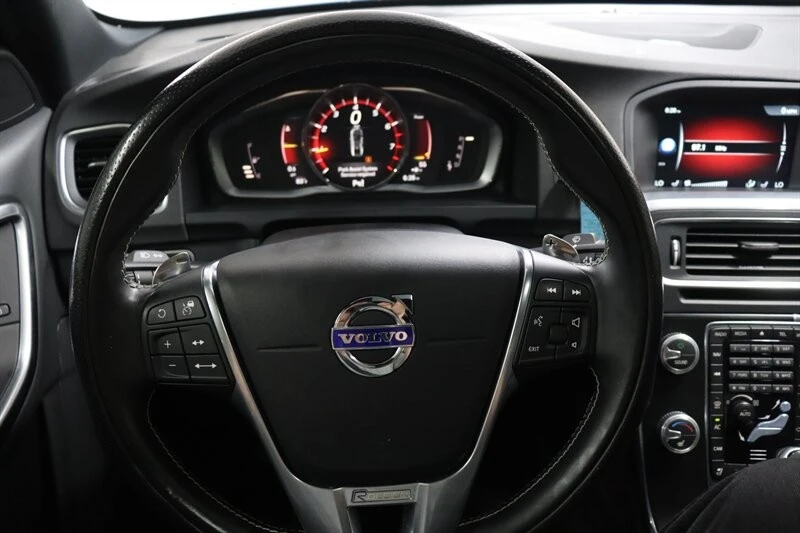 2017 Volvo S60 2nd Gen - Image 9 of 27