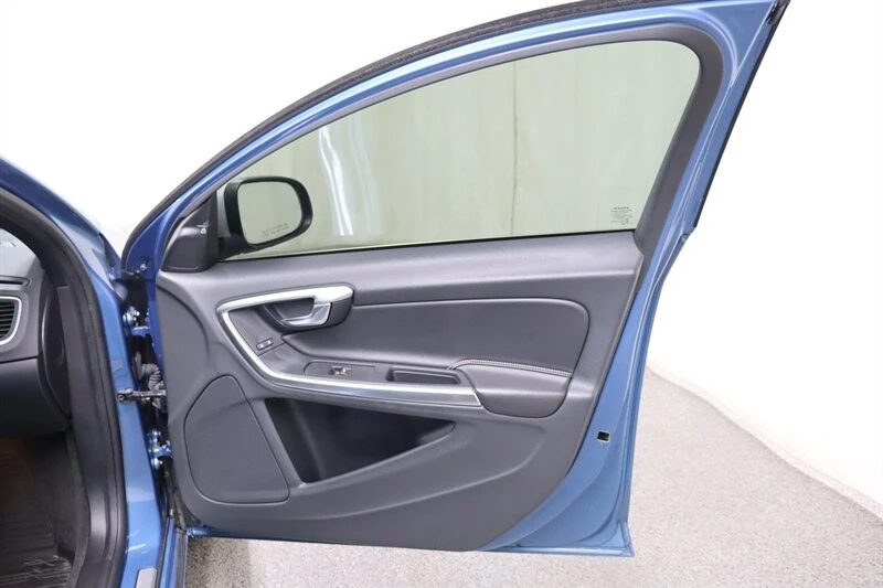 2017 Volvo S60 2nd Gen - Image 18 of 27