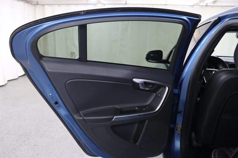 2017 Volvo S60 2nd Gen - Image 21 of 27