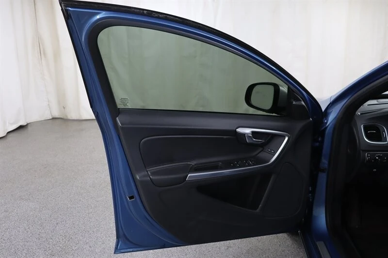 2017 Volvo S60 2nd Gen - Image 15 of 27