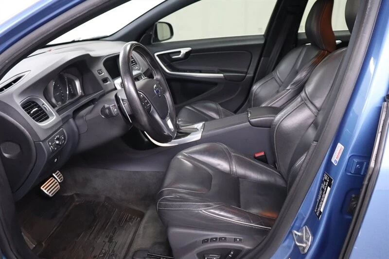 2017 Volvo S60 2nd Gen - Image 16 of 27