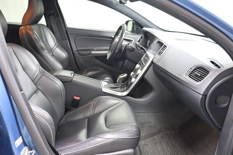 2017 Volvo S60 2nd Gen - Image 19 of 27