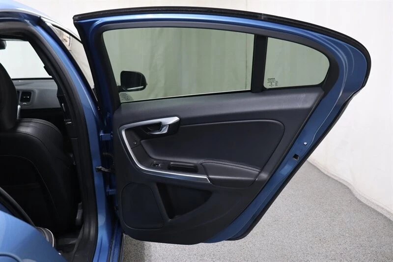2017 Volvo S60 2nd Gen - Image 23 of 27