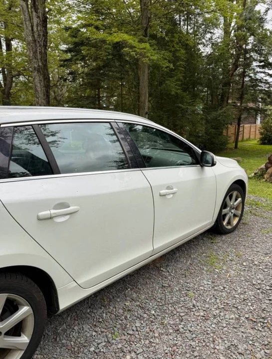 2017 Volvo S60 2nd Gen - Image 5 of 12