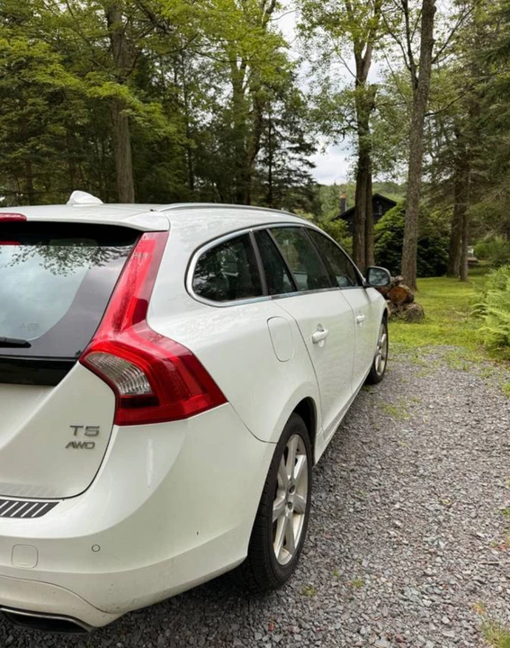 2017 Volvo S60 2nd Gen - Image 4 of 12