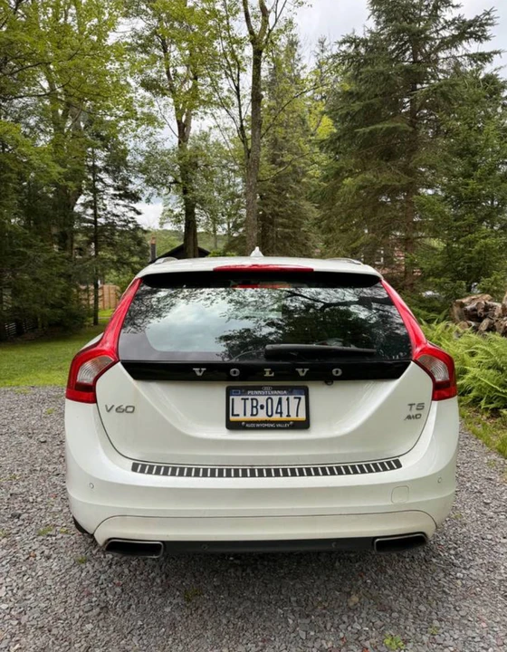 2017 Volvo S60 2nd Gen - Image 11 of 12