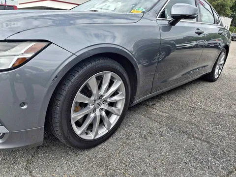 2017 Volvo S90 T5 Momentum