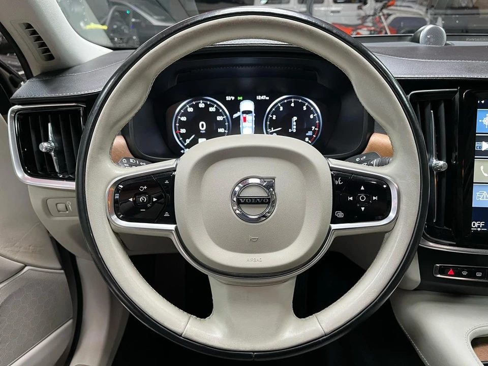 2017 Volvo S90 - Image 12 of 21