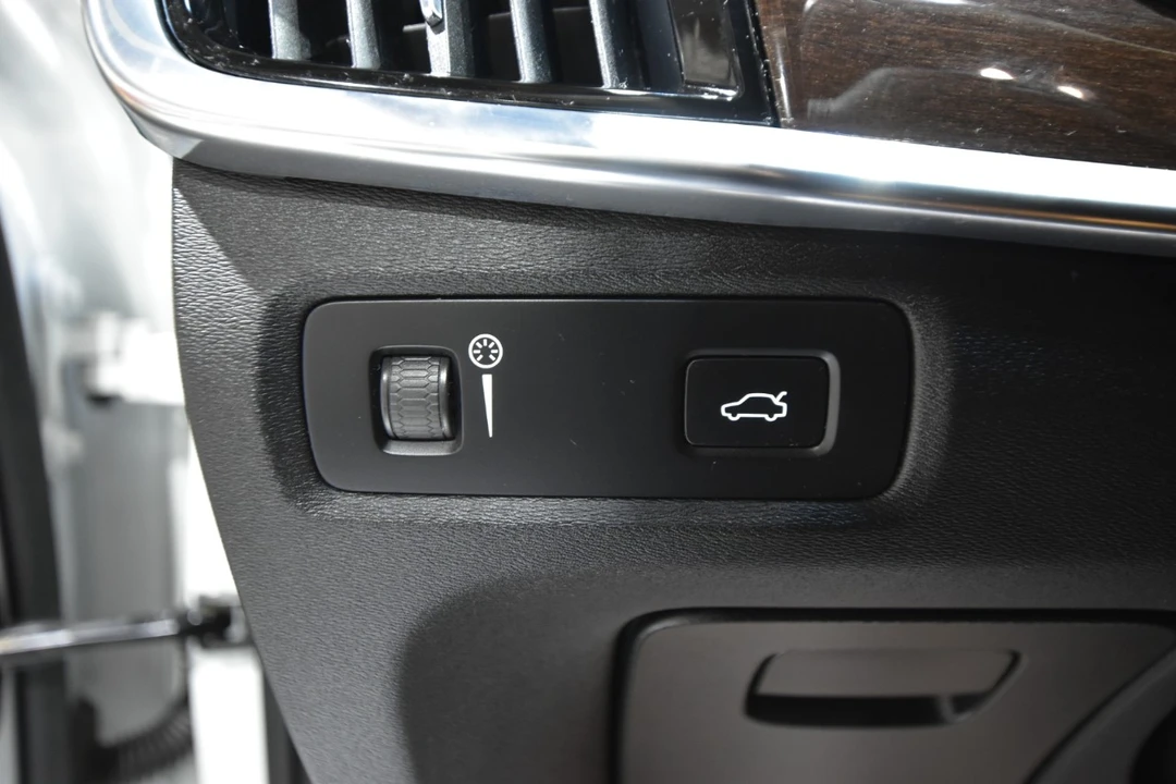 2017 Volvo S90 - Image 16 of 21