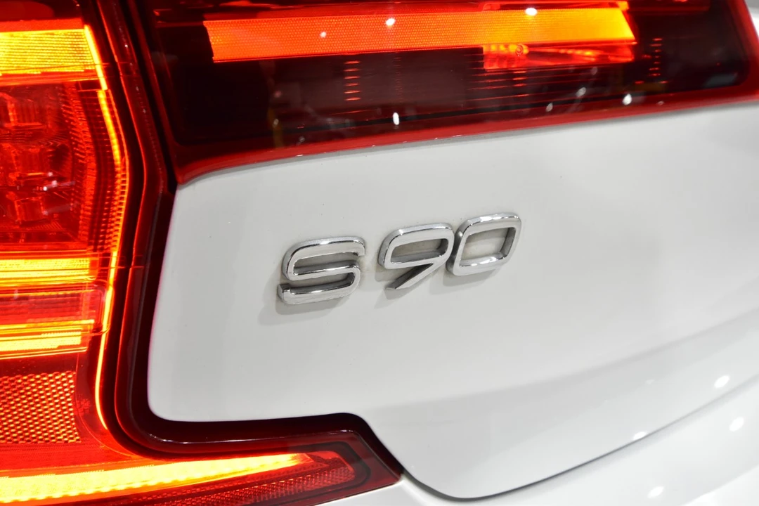 2017 Volvo S90 - Image 9 of 21