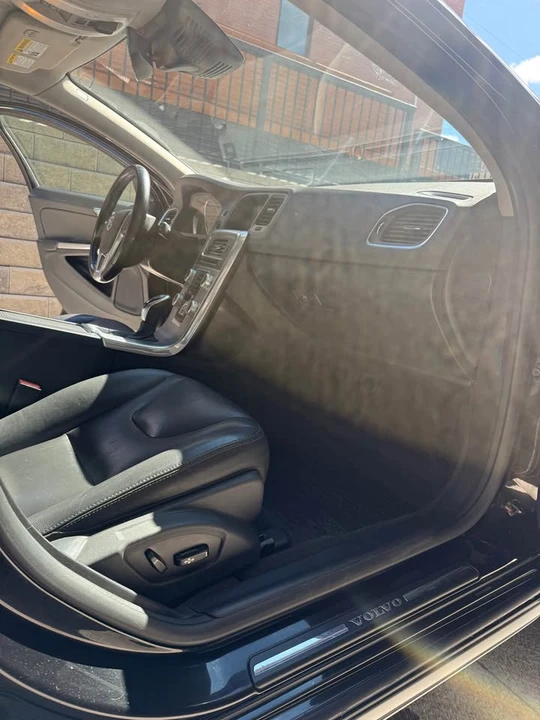 2017 Volvo V60 1st Gen - Image 6 of 8