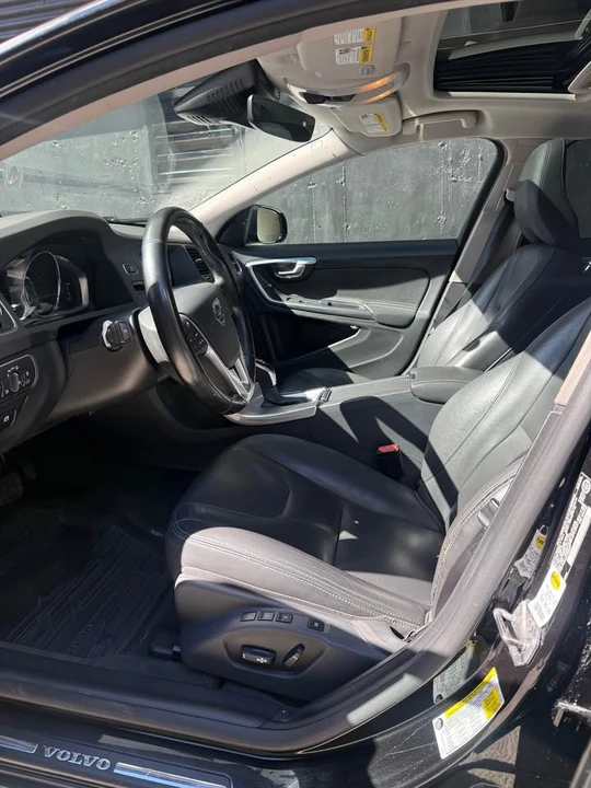 2017 Volvo V60 1st Gen - Image 5 of 8