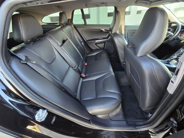 2017 Volvo V60 1st Gen - Image 18 of 21