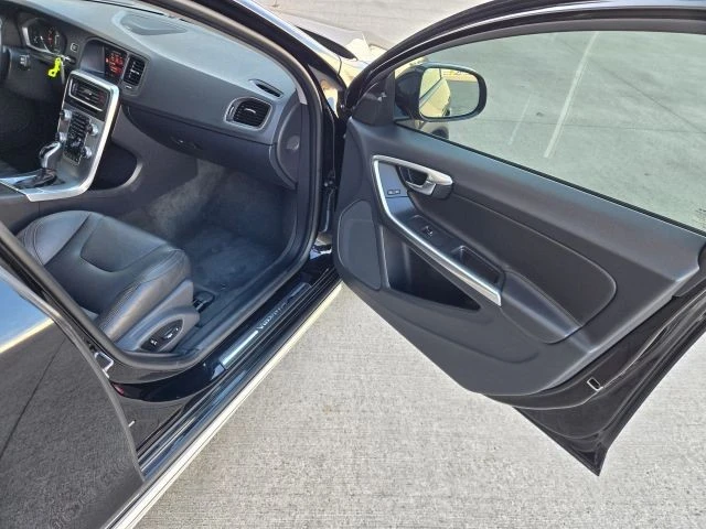 2017 Volvo V60 1st Gen - Image 19 of 21