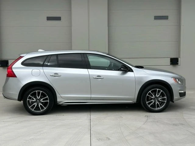 2017 Volvo V60 1st Gen - Image 6 of 21