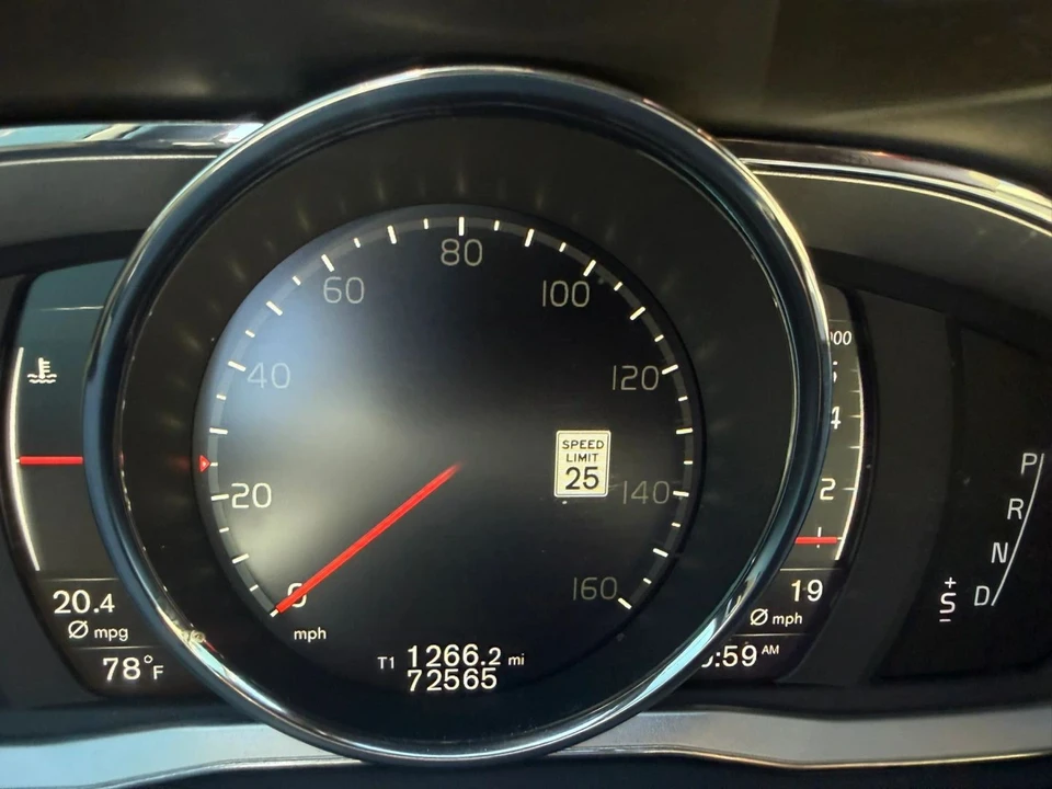 2017 Volvo V60 1st Gen - Image 15 of 21