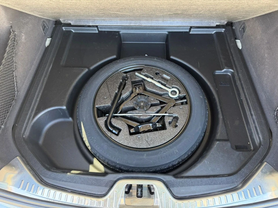 2017 Volvo V60 1st Gen - Image 19 of 21