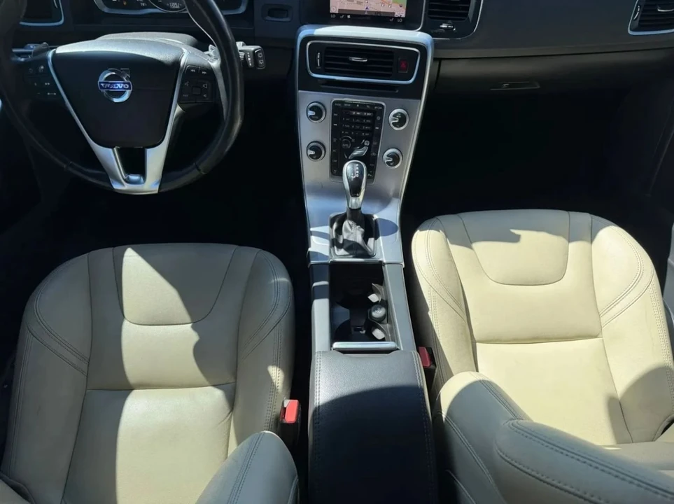 2017 Volvo V60 1st Gen - Image 17 of 21