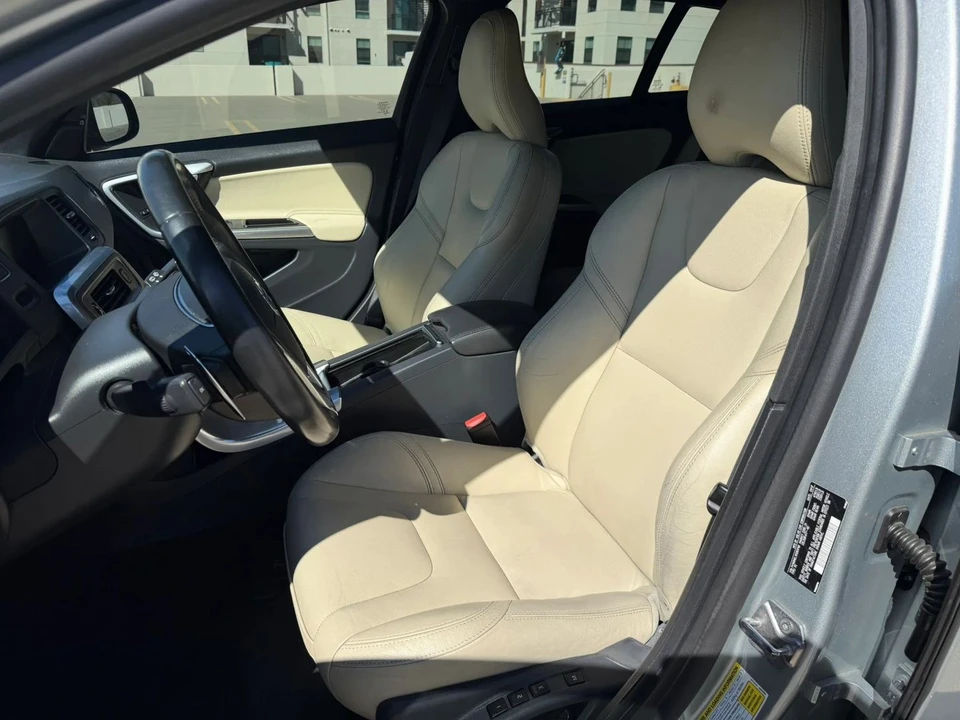 2017 Volvo V60 1st Gen - Image 11 of 21