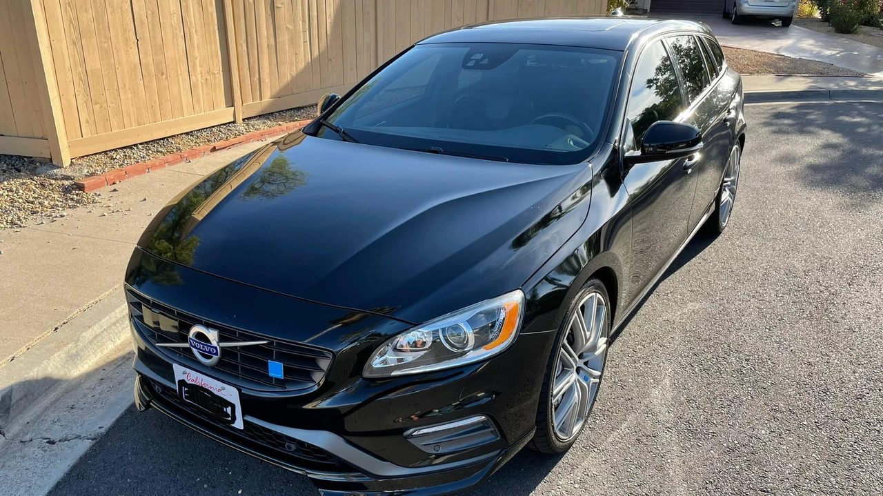2017 Volvo V60 1st Gen - Image 11 of 31
