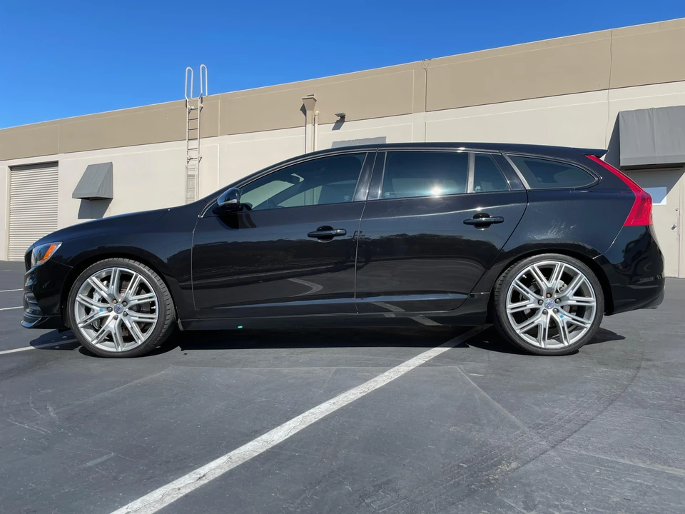2017 Volvo V60 1st Gen - Image 14 of 31