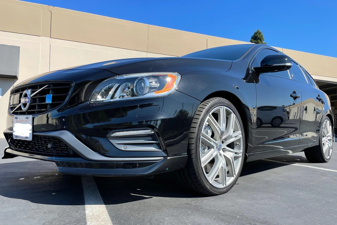 2017 Volvo V60 1st Gen - Image 2 of 31