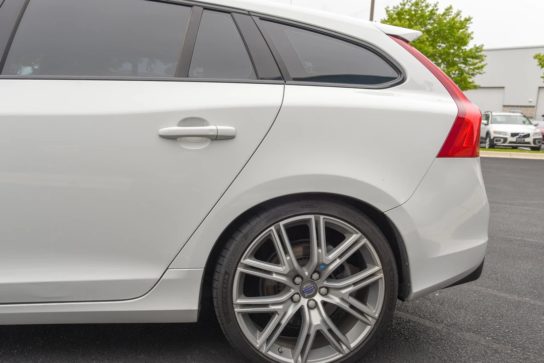 2017 Volvo V60 1st Gen - Image 24 of 31