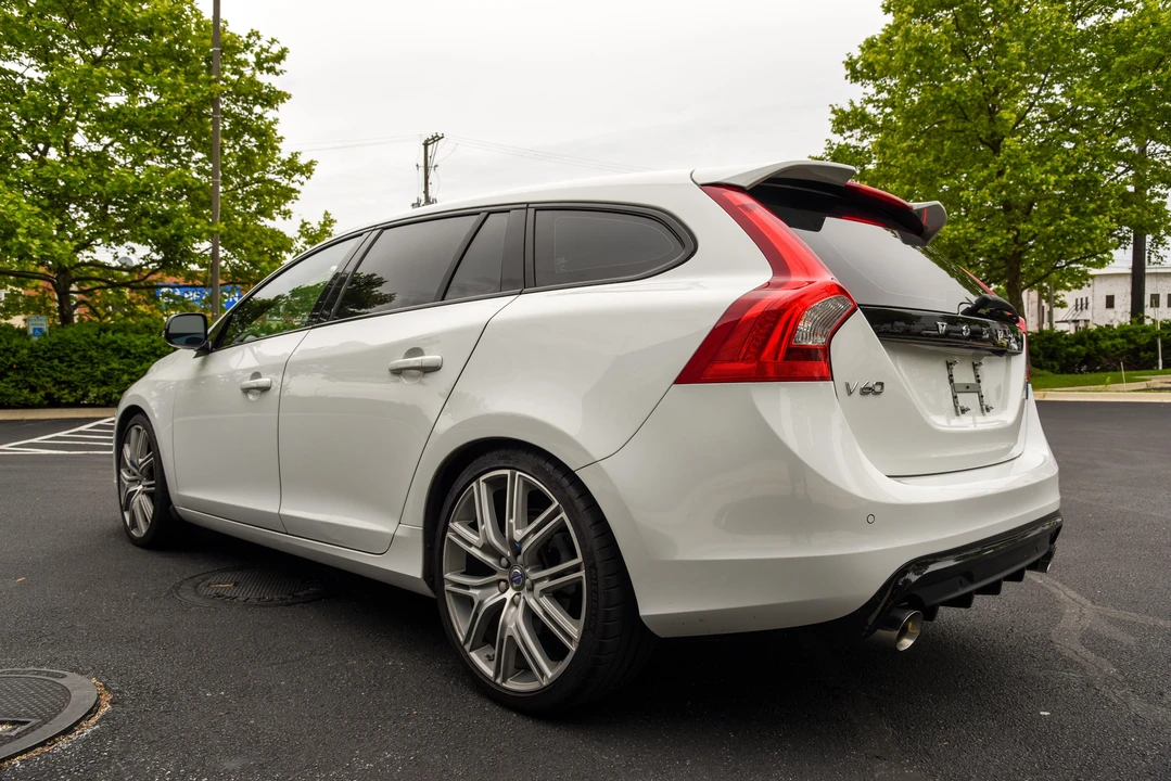2017 Volvo V60 1st Gen - Image 7 of 31