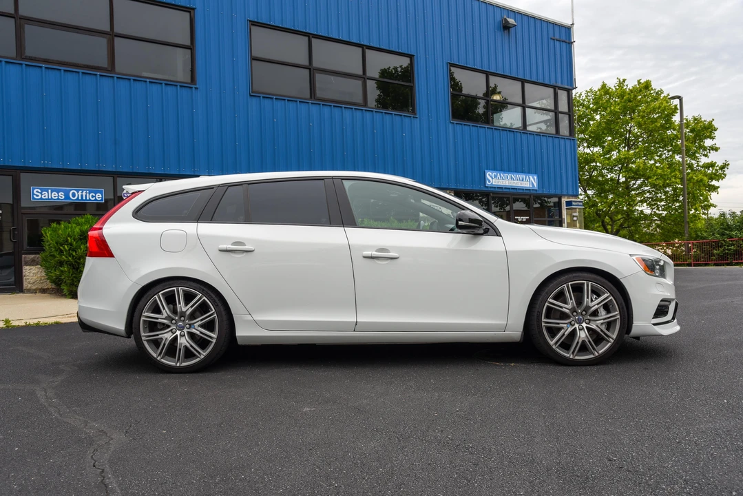 2017 Volvo V60 1st Gen - Image 9 of 31