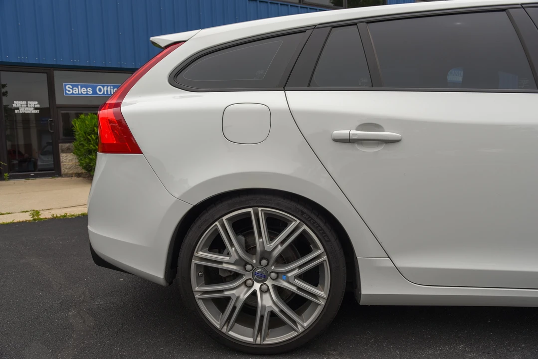 2017 Volvo V60 1st Gen - Image 29 of 31