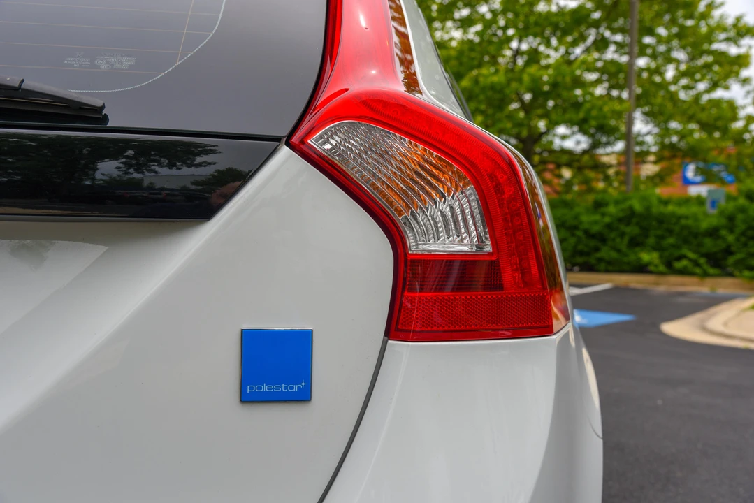 2017 Volvo V60 1st Gen - Image 27 of 31