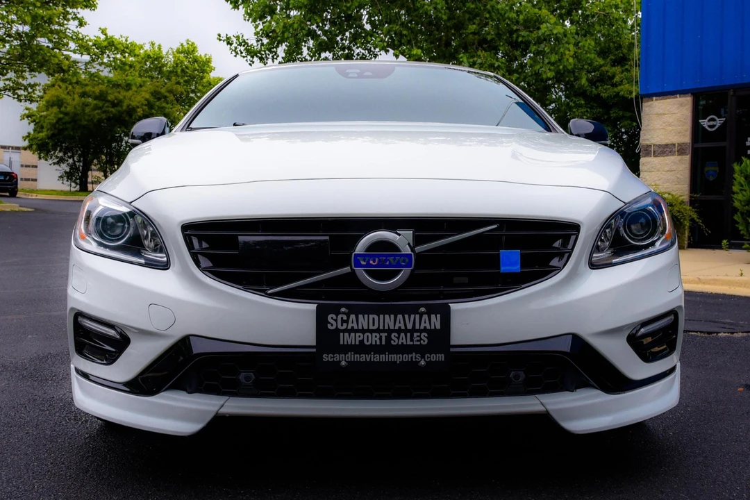 2017 Volvo V60 1st Gen - Image 2 of 31