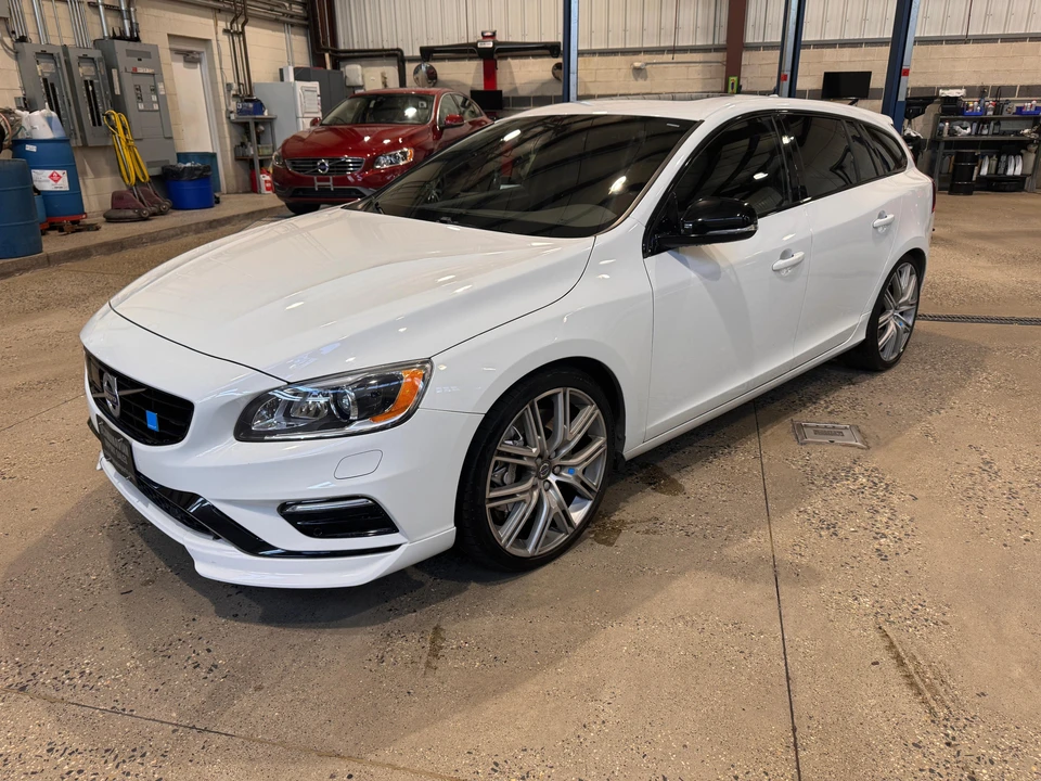 2017 Volvo V60 1st Gen - Image 11 of 31
