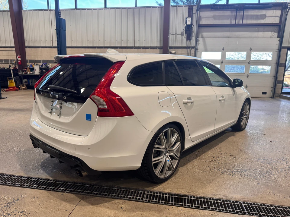 2017 Volvo V60 1st Gen - Image 15 of 31
