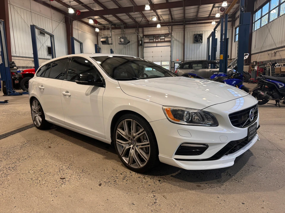 2017 Volvo V60 1st Gen - Image 17 of 31