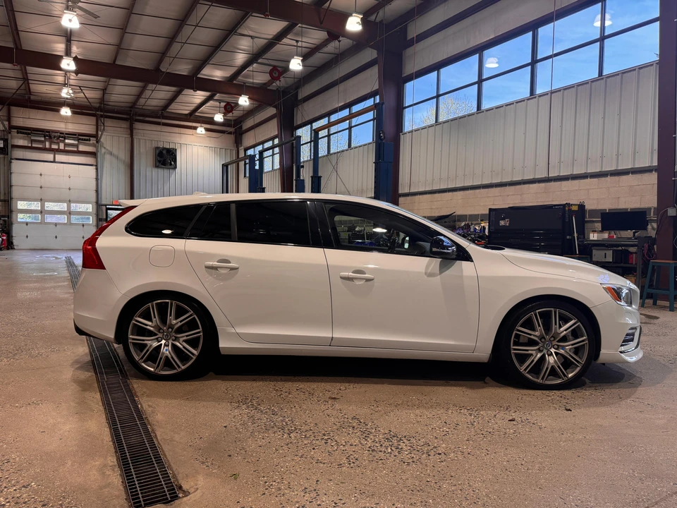 2017 Volvo V60 1st Gen - Image 16 of 31