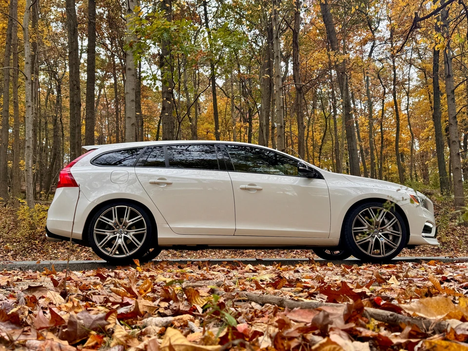 2017 Volvo V60 1st Gen - Image 8 of 31