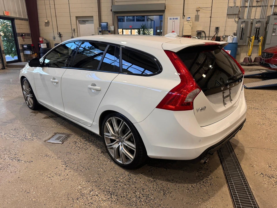 2017 Volvo V60 1st Gen - Image 13 of 31