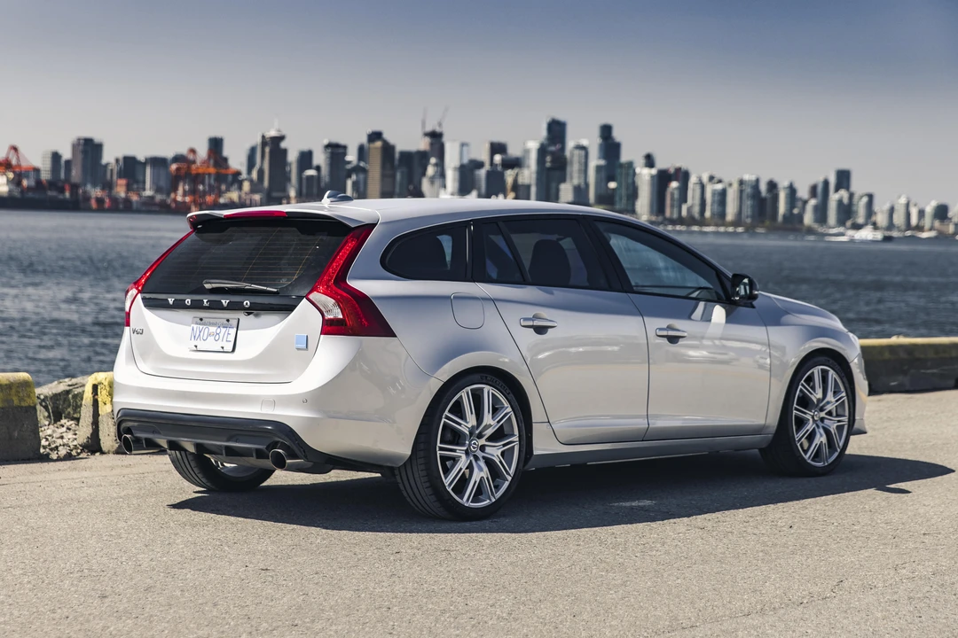2017 Volvo V60 1st Gen - Image 17 of 31