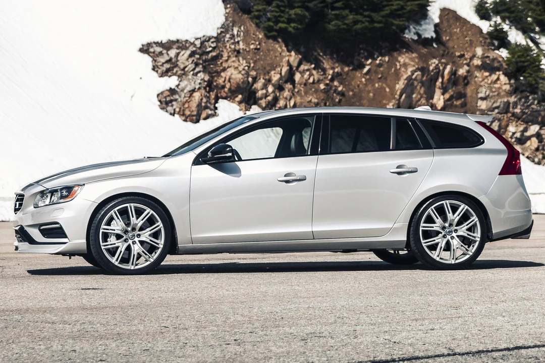 2017 Volvo V60 1st Gen - Image 3 of 31