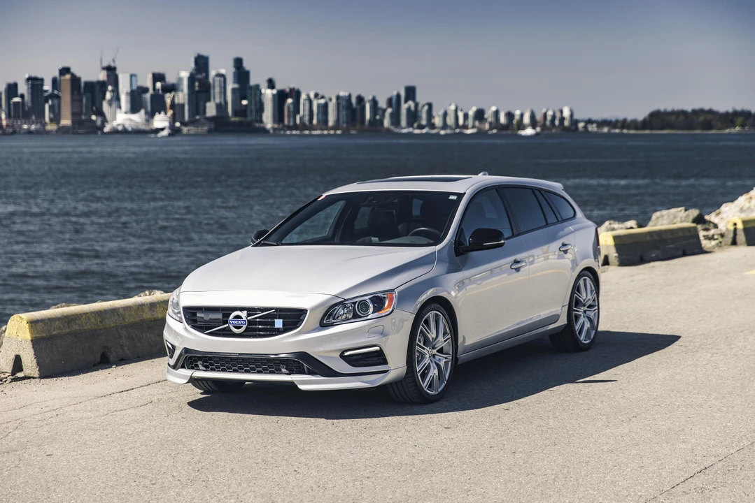 2017 Volvo V60 1st Gen - Image 9 of 31