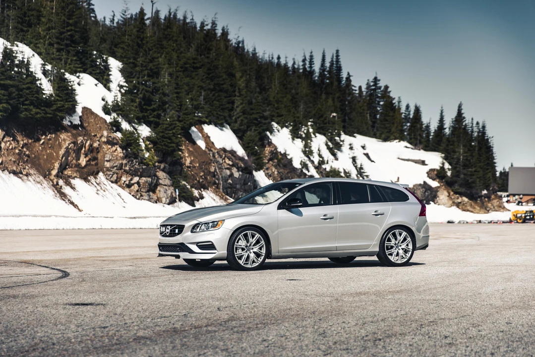 2017 Volvo V60 1st Gen - Image 12 of 31