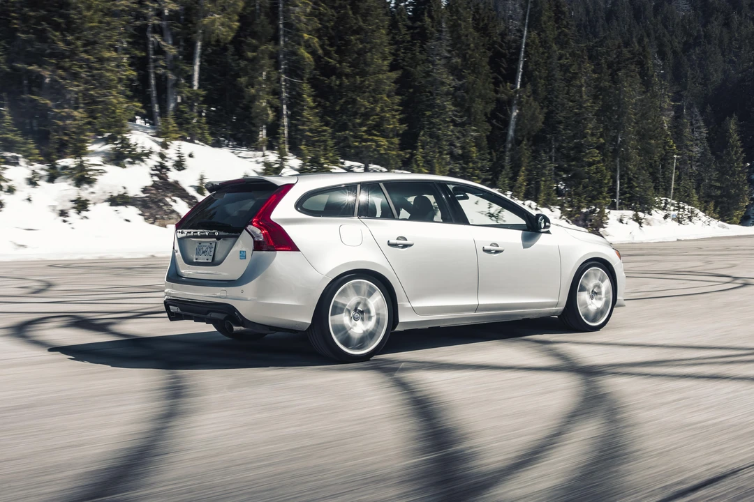2017 Volvo V60 1st Gen - Image 16 of 31